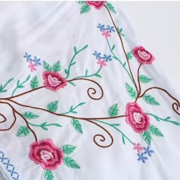 Elegant Reversible Floral Embroidered Long Sleeve Dress - Picture 15 of 16